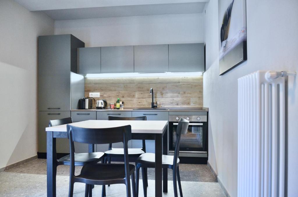 Apartment with Lower-Level Room