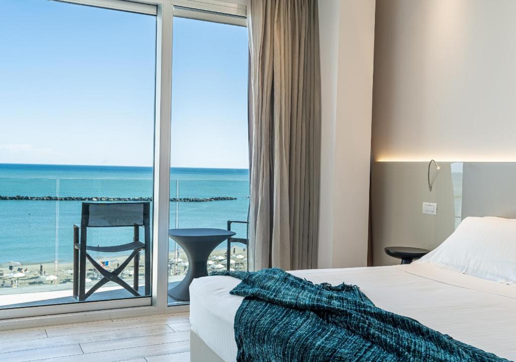 Camera Tripla Vista Mare