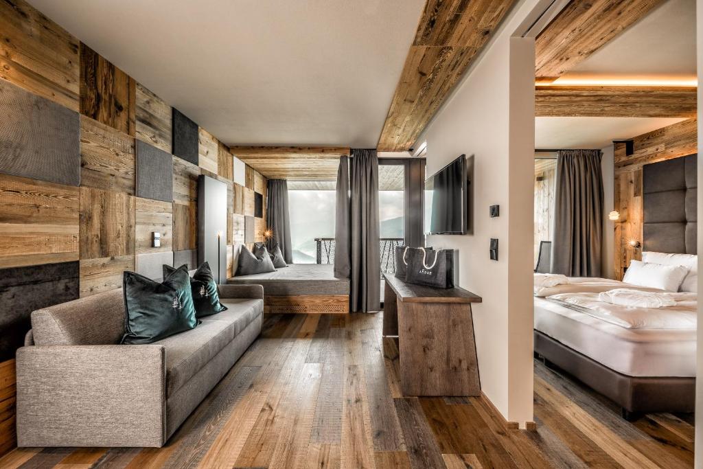 Hangout Suite