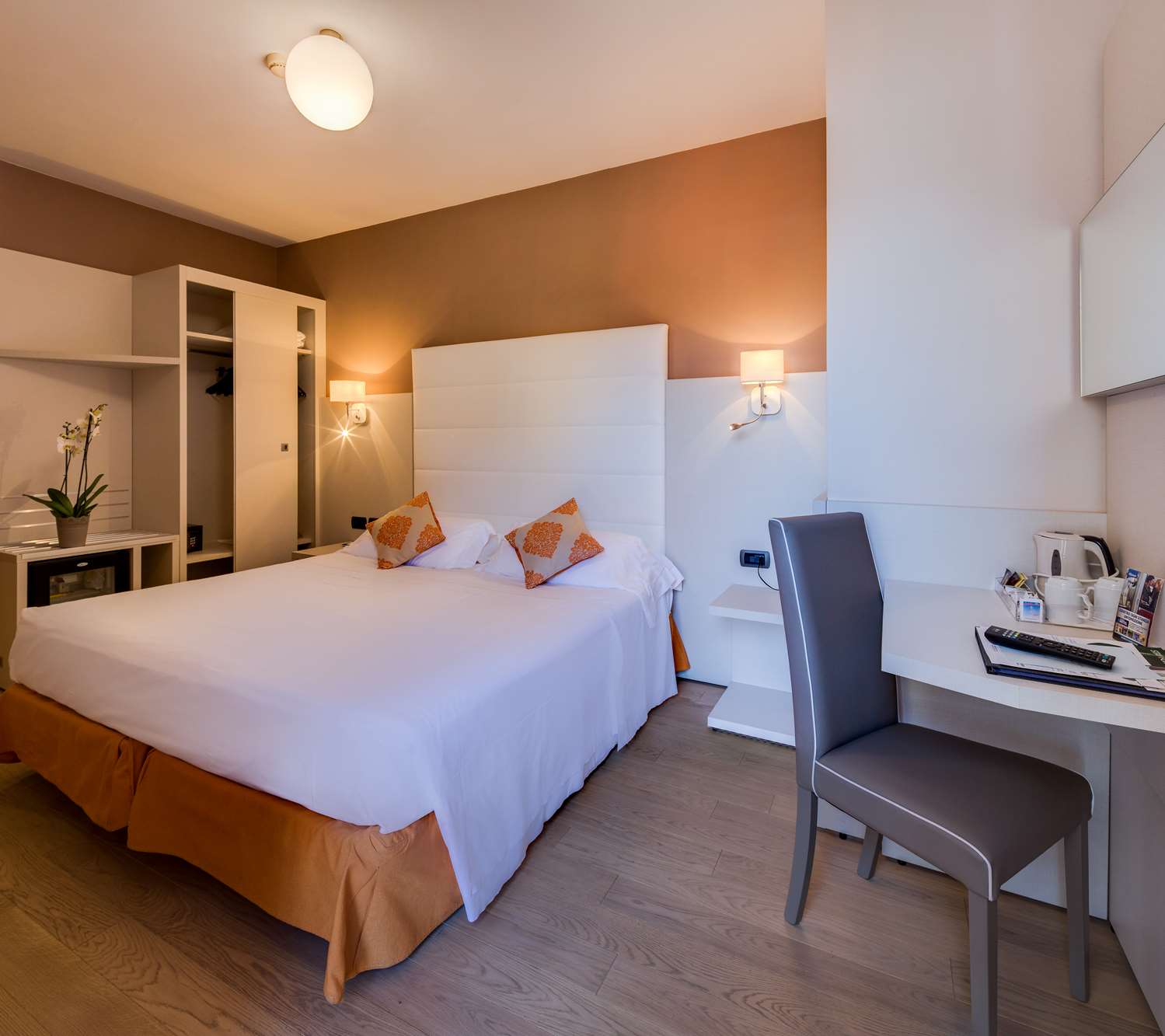 1 Queen Bed, Sea View