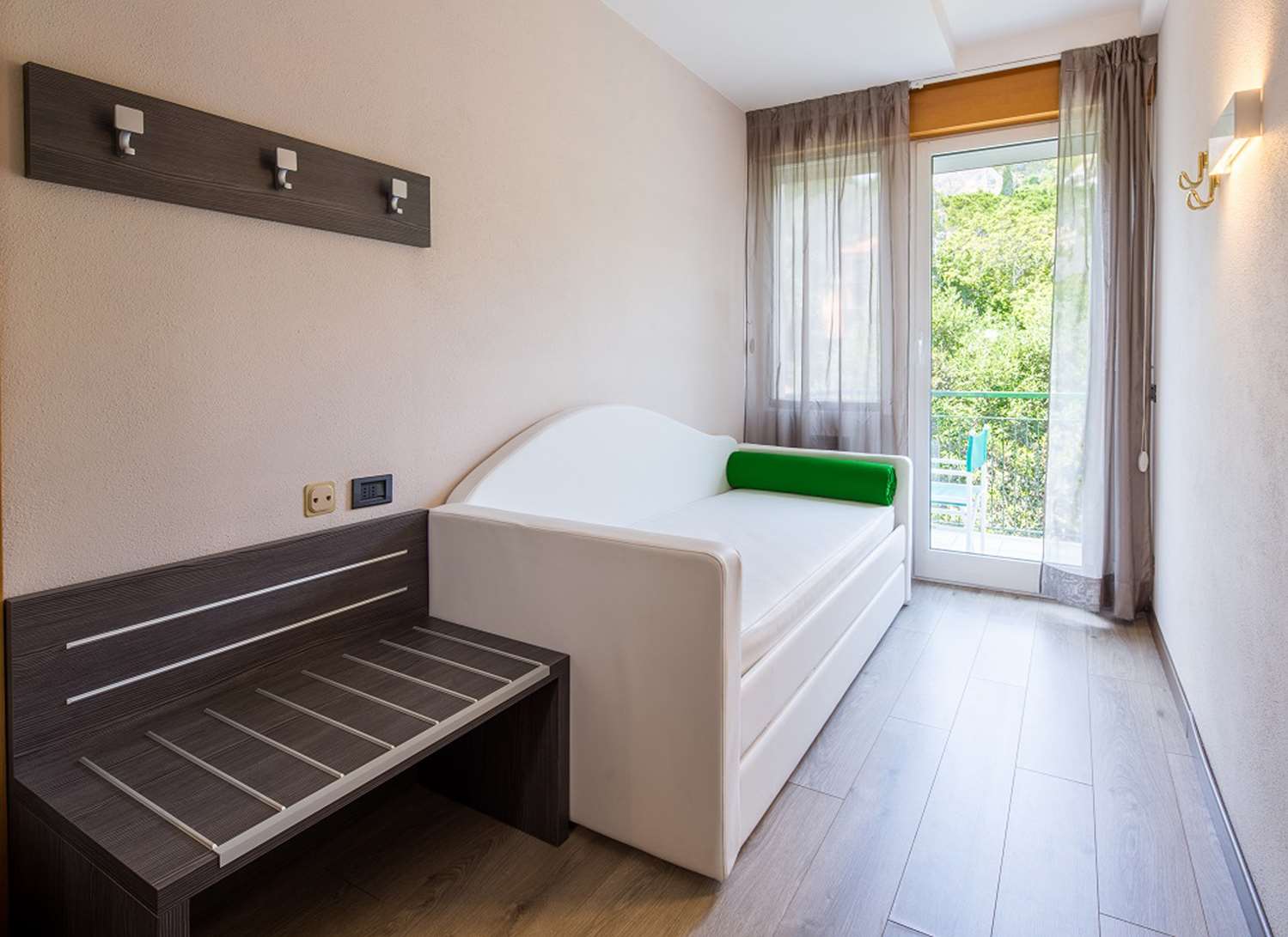 1 Queen Bed, Garden View, Balcony
