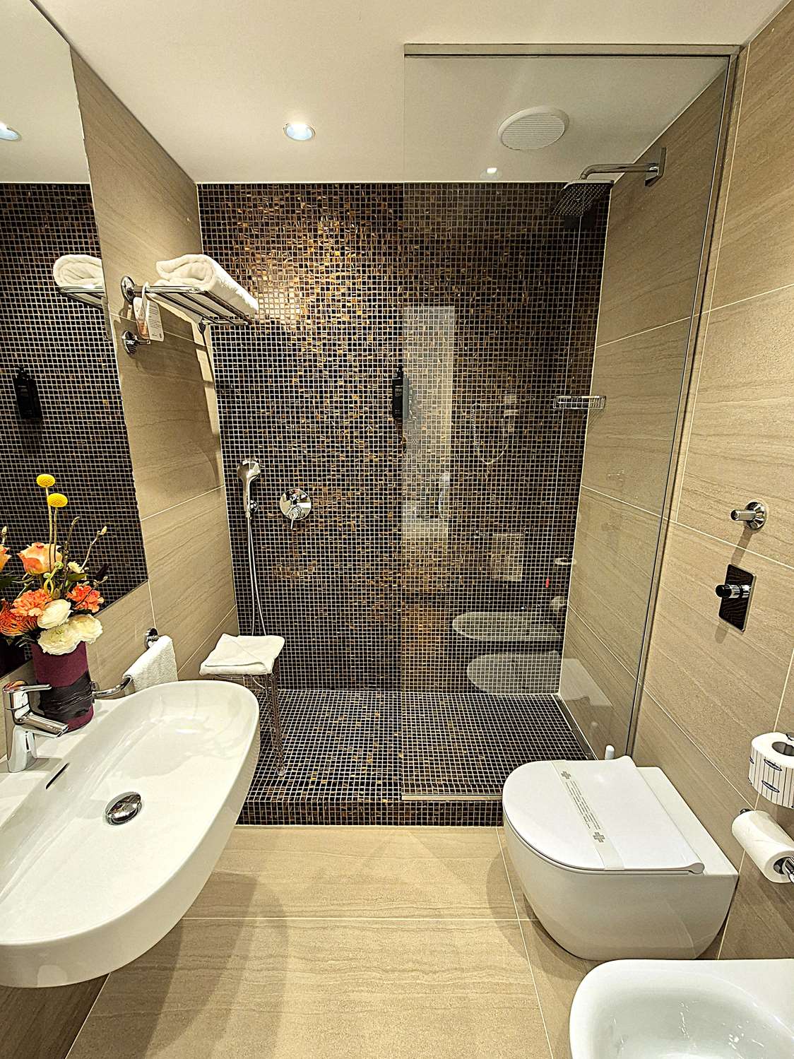 1 Queen And 1 Single, Comfort Room, Triple Room