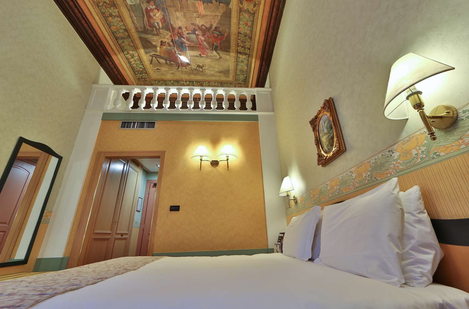 Camera Matrimoniale Classic con Letto Queen