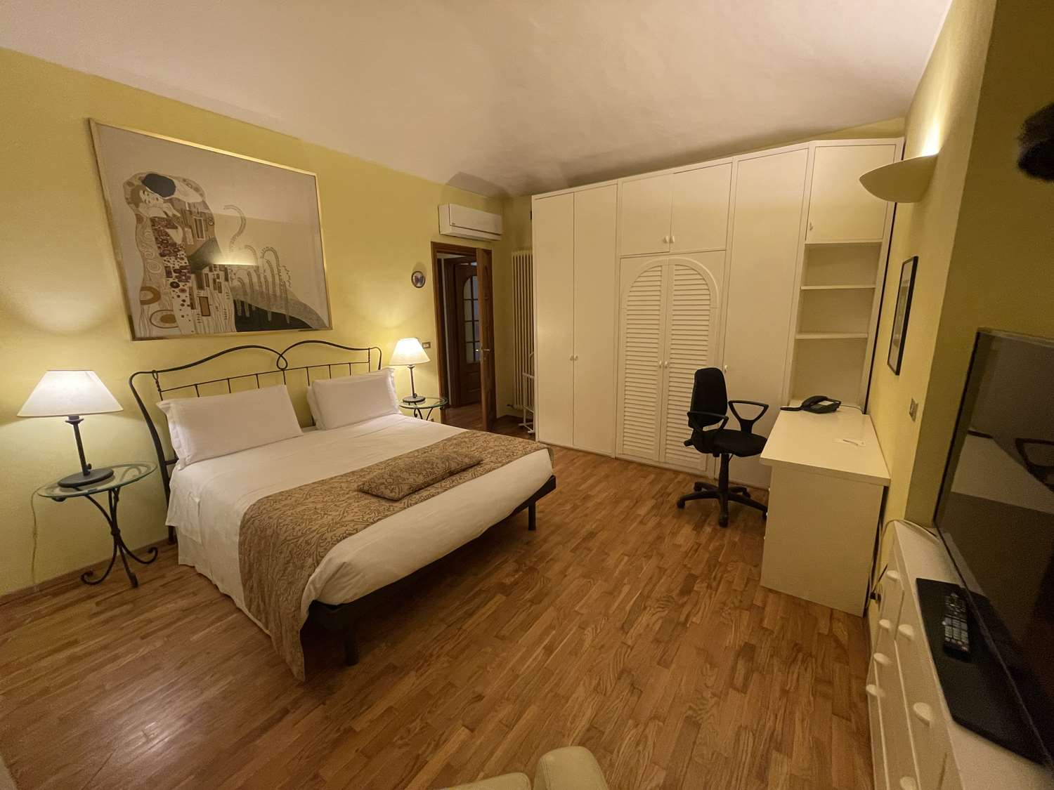Appartamento con Due Camere, Letto Queen e 2 Letti Singoli, Terrazza e Cucina - Non fumatori