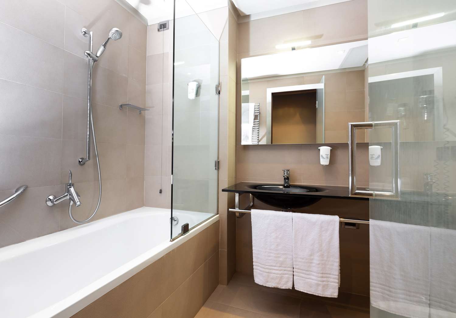 1 King Bed, Standard, Spa Access, Wi-Fi Internet, Parking