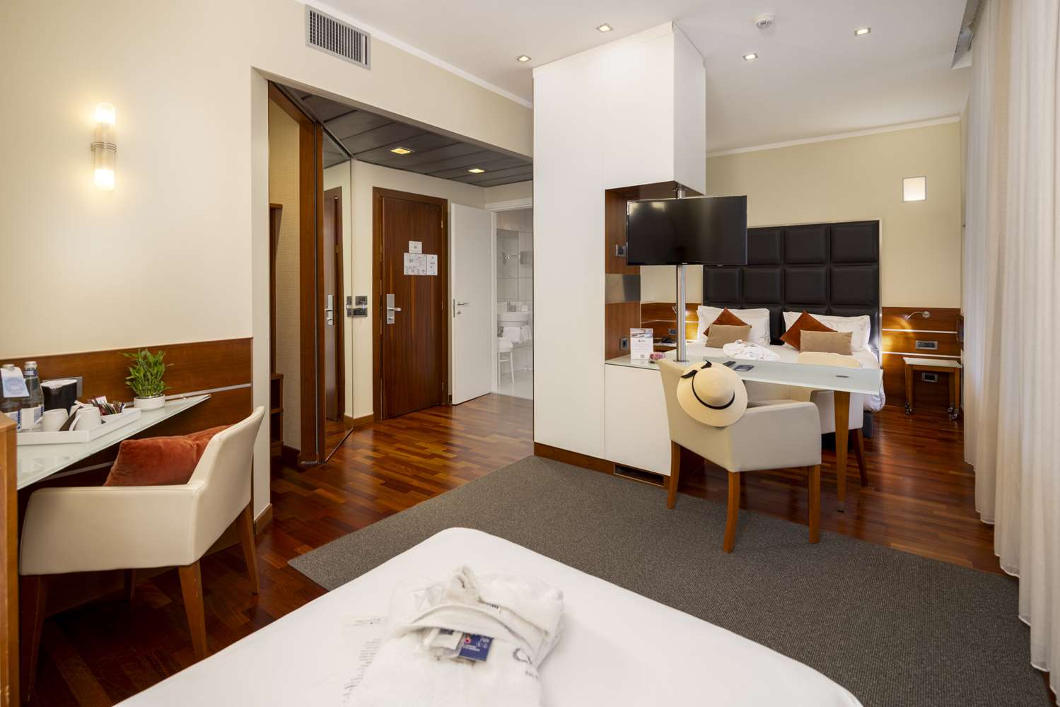 1 Queen And 1 Single, Comfort Room