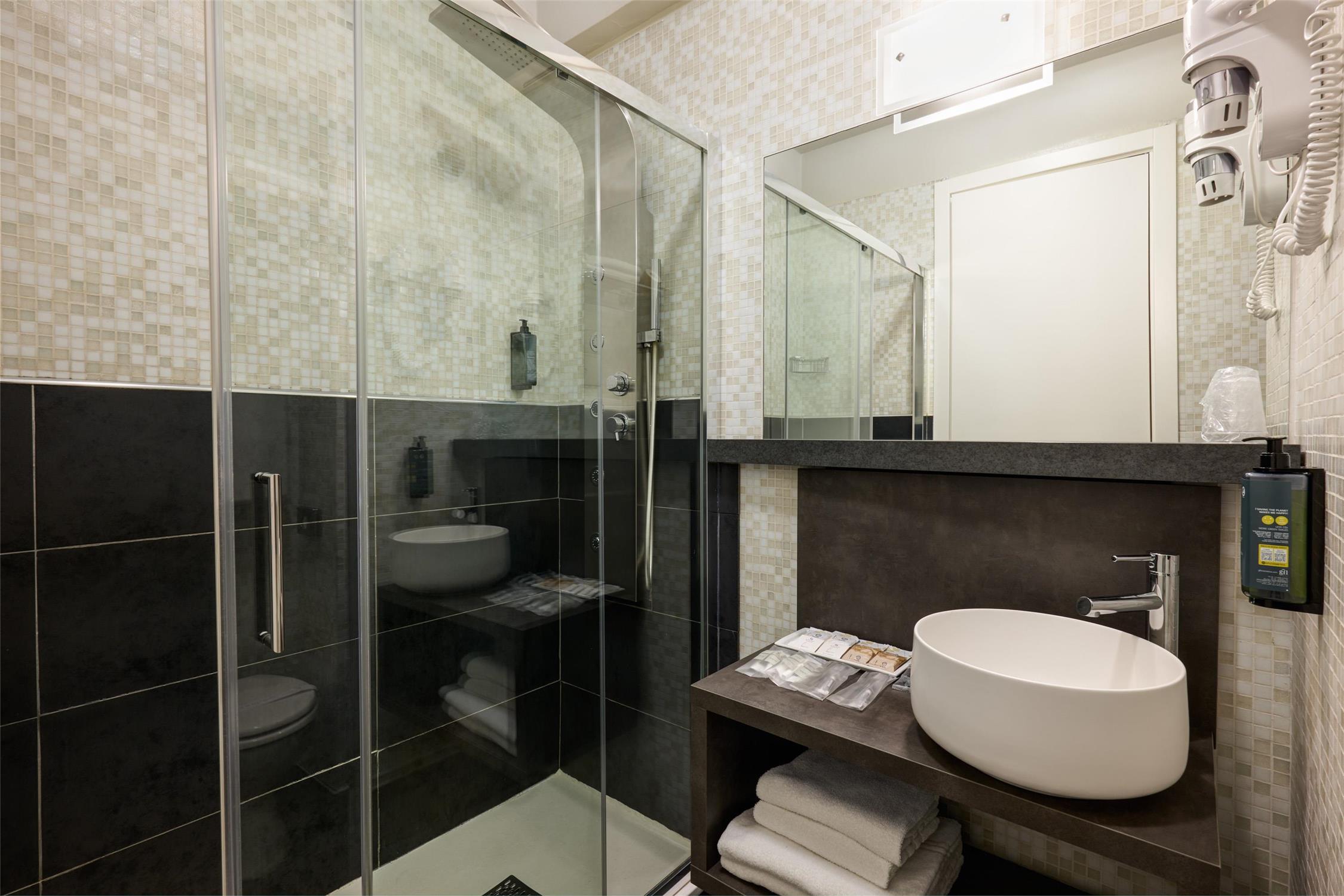 1 Queen And 1 Single, Classic Room, Terrace