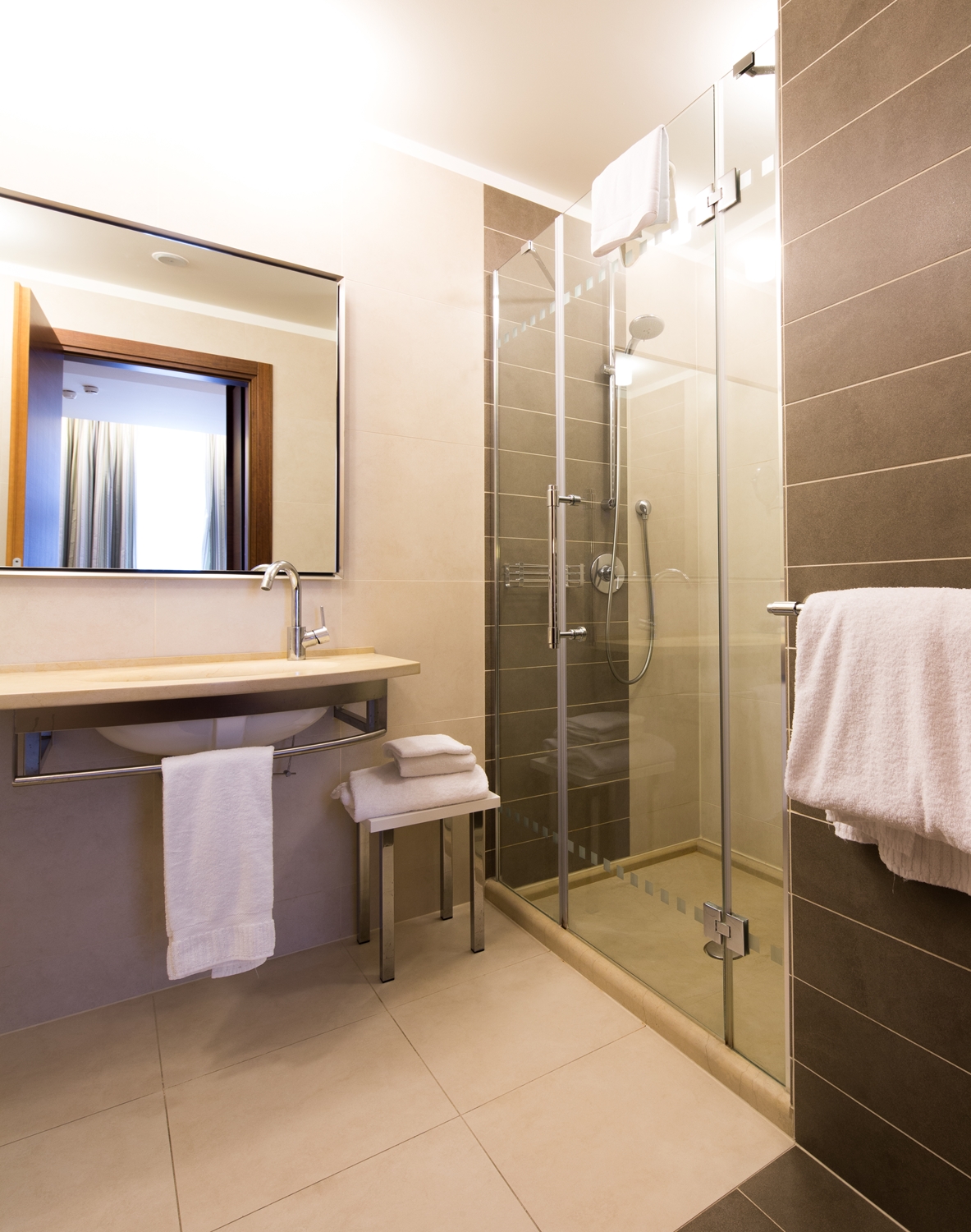 1 King 2 Single Beds, Family Room, 2 Connecting Bedrooms
