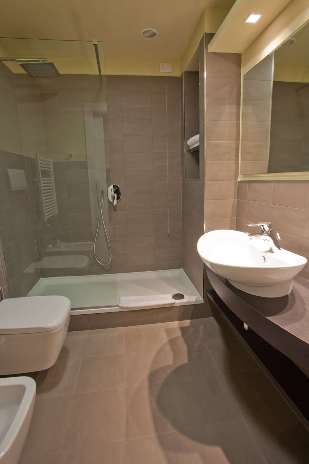 2 Single Beds, Standard Room, Flat Screen Television, Wi-Fi, Air-Conditioned, Coffee Maker