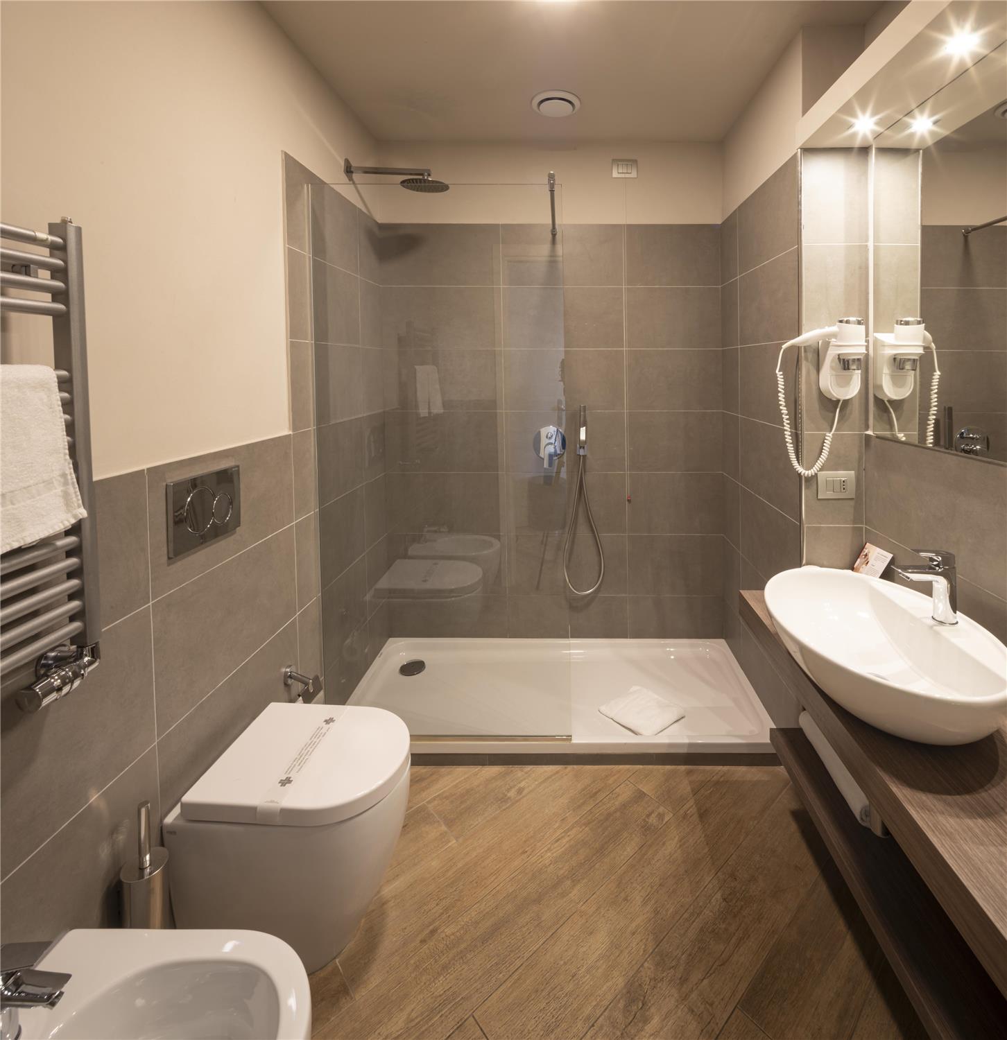 1 Queen Bed, Non-Smoking, Standard Room, Convertible Into Two Twin Beds, Parking In Front Of Room