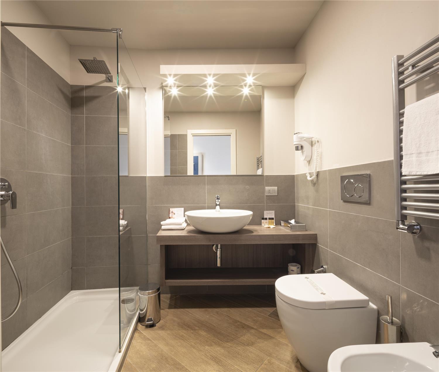 1 Queen Bed, Non-Smoking, Comfort Room, Garden View, Parking In Front Of Room, Free Spa Access, Coffee Maker