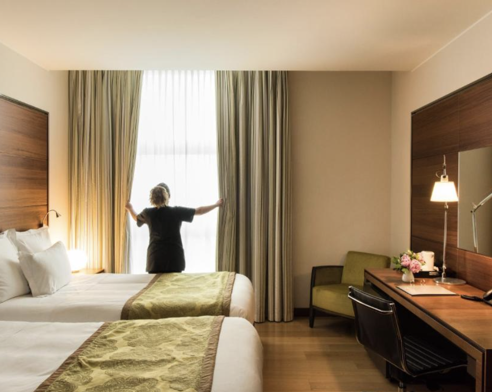3 Single Beds, Non-Smoking, Junior Suite, Lounge Area, Walk In Closet, Free Spa Access, Free Garage