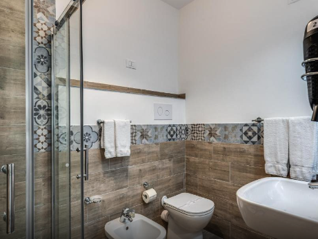 1 Queen Bed, Non-Smoking, Standard Room, Balcony, Convertible Into Two Twin Beds